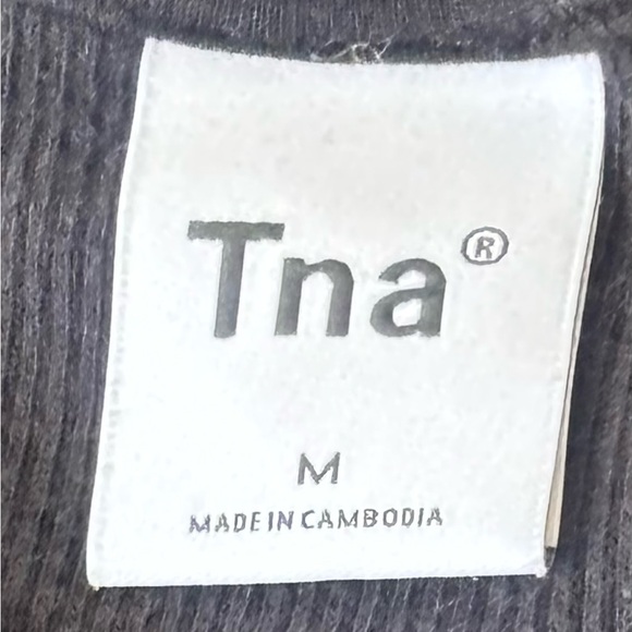 Aritzia TNA Black Ribbed Crop Top T-Shirt Women’s Medium - Picture 2 of 7